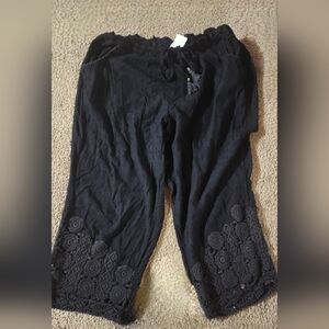 Women's Eloise  Anthropologie capris size medium